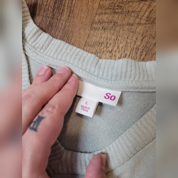 Knot front sweater - Picture 3 of 8